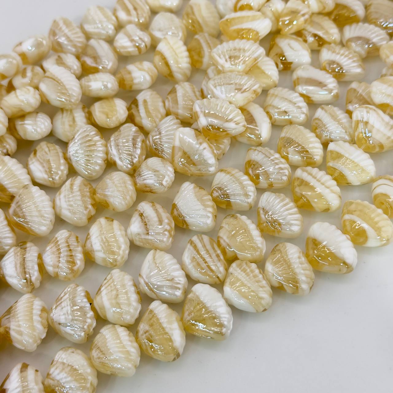 Бусины стеклянные форма ракушки размер 15*21мм